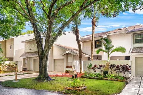 6595 Parkview Dr #D, Boca Raton, FL 33433
