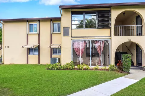 302 Pine Ridge Cir #A-2, Greenacres, FL 33463