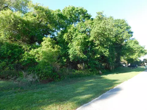 8401 Kenwood Rd, Fort Pierce, FL 34951
