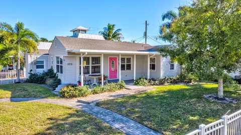 736 Rockland Dr, West Palm Beach, FL 33405