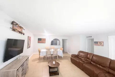 4052 N Pine Island Rd #1C, Sunrise, FL 33351
