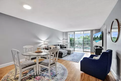 4200 Oaks Ter #203, Pompano Beach, FL 33069