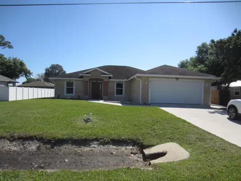 4702 Seagrape Dr, Fort Pierce, FL 34982