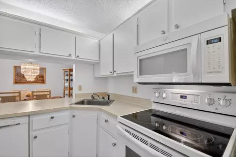 627 Sea Pine Way #B2, Greenacres, FL 33415