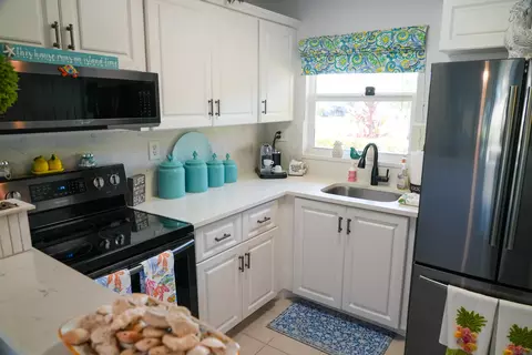8901 Sunrise Lakes Blvd #105, Sunrise, FL 33322
