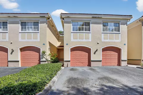 2486 Centergate Dr #204, Miramar, FL 33025