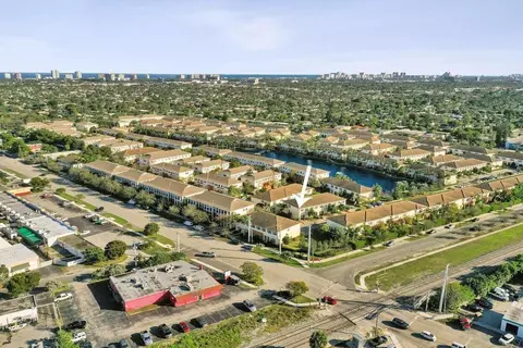608 SW 3rd Ave, Pompano Beach, FL 33060