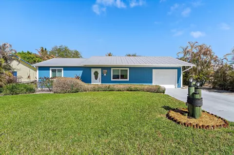8913 SE Sandridge Ave, Hobe Sound, FL 33455