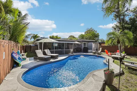 7803 NW 69th Ter, Tamarac, FL 33321