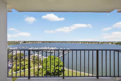 134 Lakeshore Dr #T14, North Palm Beach, FL 33408