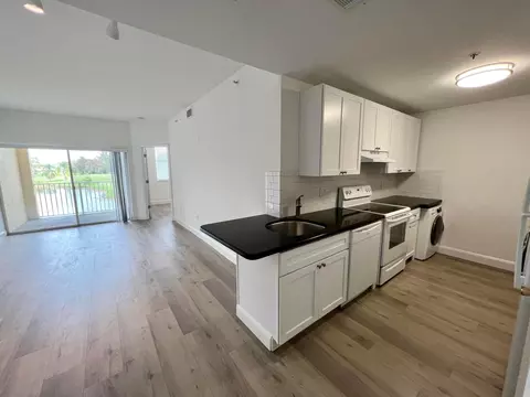 2040 Greenview Shores Blvd #214, Wellington, FL 33414