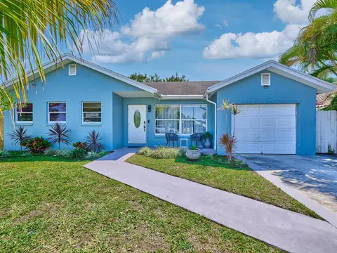 9020 SW 8th St, Boca Raton, FL 33433
