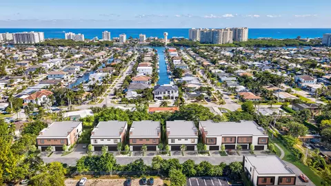 6832 NE Briskel Pointe Dr, Boca Raton, FL 33487