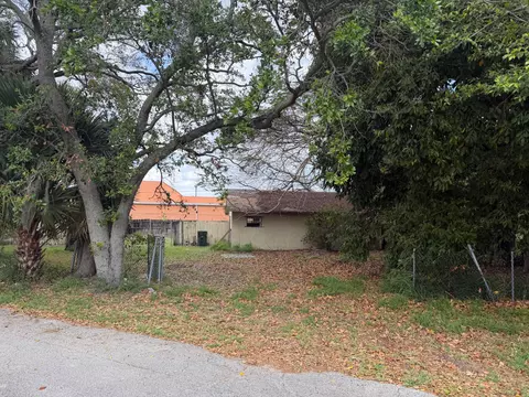 1625 Glen Rd, Glen Ridge, FL 33406
