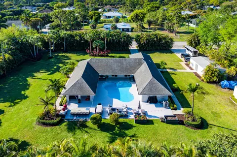 8811 Pinion Dr, Wellington, FL 33467