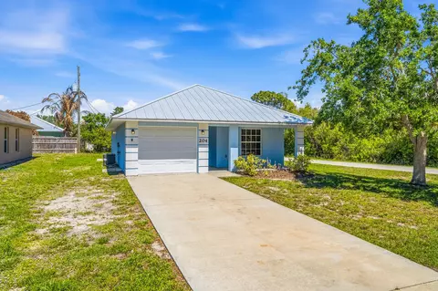 204 SW 14th St SW #1, Vero Beach, FL 32962