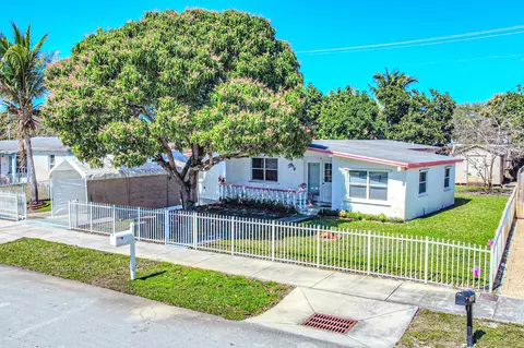 281 NE 46th St, Pompano Beach, FL 33064