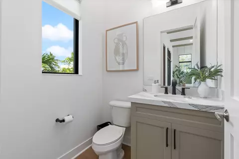 Bath - 432 NW North River Dr, Stuart, FL 34994 photo 3 of 3