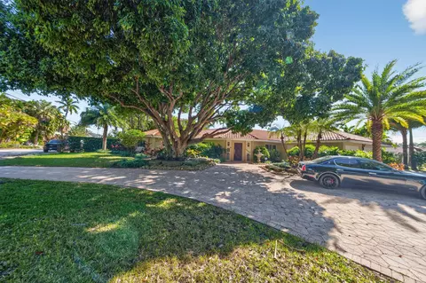 2460 Bayview Dr, Fort Lauderdale, FL 33305
