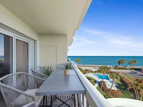 4049 Ocean Dr #402, Vero Beach, FL 32963