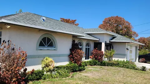 8403 SE Pettway St, Hobe Sound, FL 33455