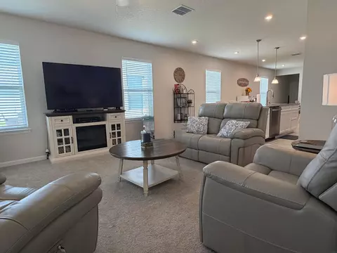 Living - 3030 Ruby Fls Dr, Deland, FL 32724 photo 2 of 3