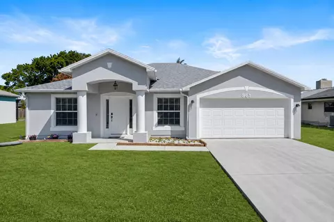 861 SE Cavern Ave, Port Saint Lucie, FL 34983