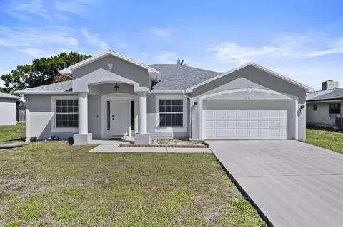 861 SE Cavern Ave, Port Saint Lucie, FL 34983
