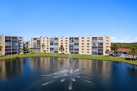 200 SE 5th Ave #107, Dania Beach, FL 33004