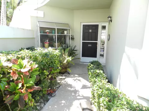 9198 Heathridge Dr, West Palm Beach, FL 33411