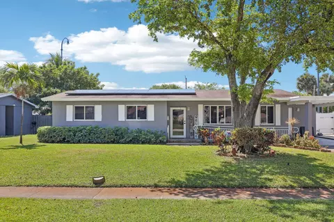 4688 NW 1st St, Plantation, FL 33317