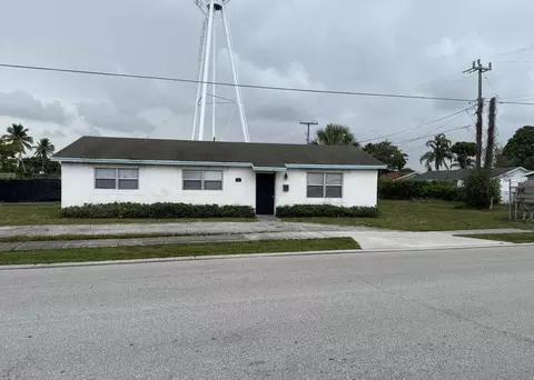 5713 Candlewood St, Mangonia Park, FL 33407