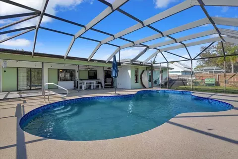 879 SE Carnival Ave, Port Saint Lucie, FL 34983