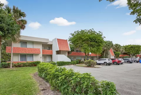 800 Cypress Blvd #204A, Pompano Beach, FL 33069