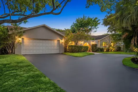 8730 Lake Dasha Ter, Plantation, FL 33324