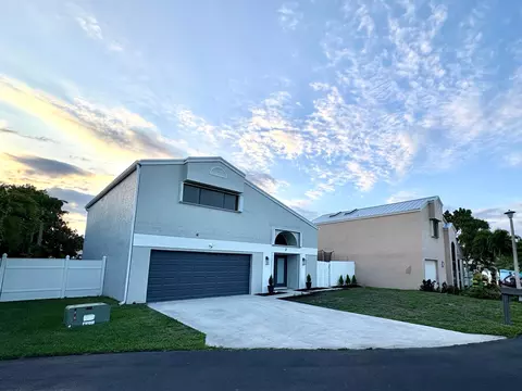 3 Kyle Way, Boynton Beach, FL 33426