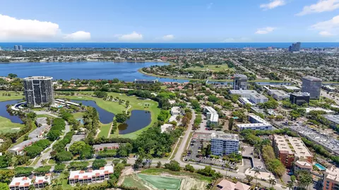 1638 Embassy Dr #208, West Palm Beach, FL 33401