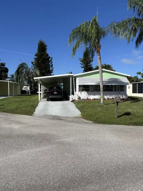 8 Montilla Way, Port Saint Lucie, FL 34952