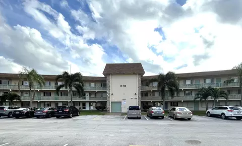 700 Village Green Ct #319, Palm Springs, FL 33461