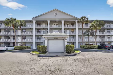 1528 Whitehall Dr #202, Davie, FL 33324