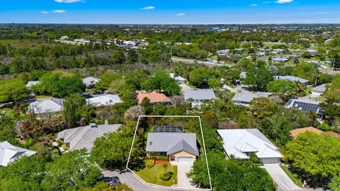 5040 SE Bent Wood Dr, Stuart, FL 34997