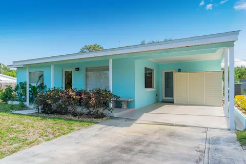 2574 NE Roberta St, Jensen Beach, FL 34957