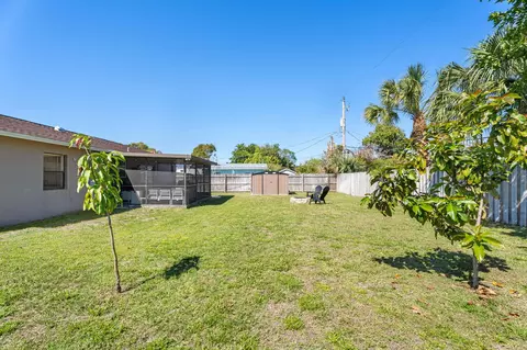 Exterior - 1207 Sioux St, Jupiter, FL 33458 photo 6 of 7
