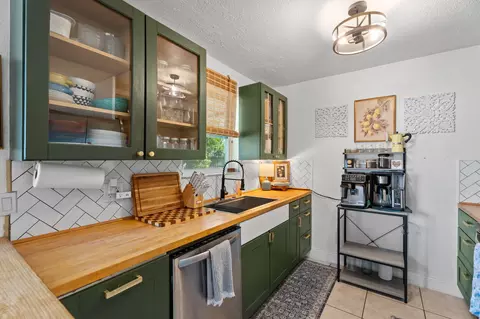 Kitchen - 1207 Sioux St, Jupiter, FL 33458 photo 1 of 4
