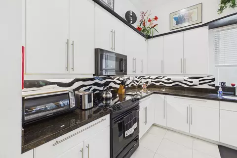 Kitchen - 7159 Boscanni Dr, Boynton Beach, FL 33437 photo 2 of 4