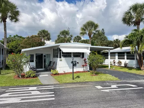 615 Alamanda Ln, Deerfield Beach, FL 33442