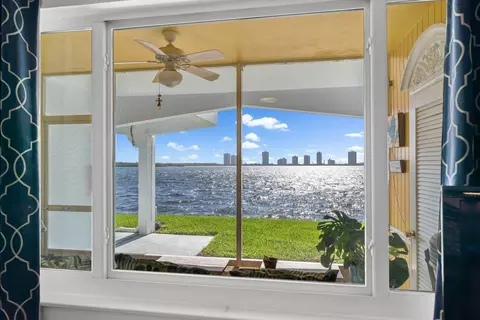 100 Shore Ct #105, North Palm Beach, FL 33408