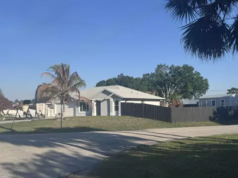 272 SW Crescent Ave, Port Saint Lucie, FL 34984