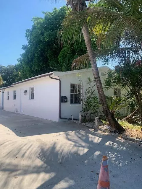 512 Biscayne Dr, West Palm Beach, FL 33401