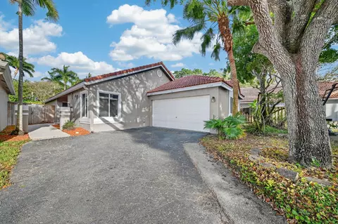 10160 NW 3rd Ct, Plantation, FL 33324